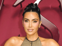 キム・カーダシアン、息子に20万円ポケモンカード購入　1500万円超のカードも真剣に検討