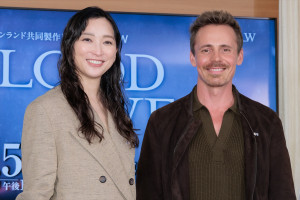 『連続ドラマＷ　BLOOD ＆ SWEAT』完成報告会に出席した（左から）杏、ヤスペル・ペーコネン