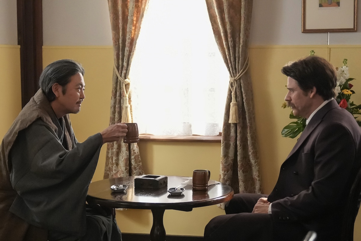 明日の『ばけばけ』秘密を抱える“ヘブン”トミー・バストウの目の前に“司之介”岡部たかしが姿を見せる