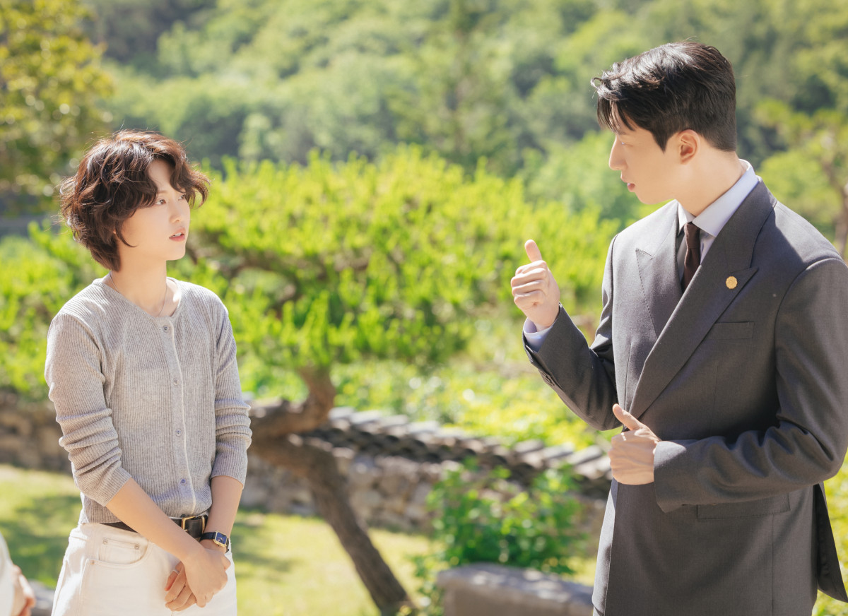 ＜韓ドラファンの“見たい”を凝縮＞IU×ビョン・ウソクの最強夫婦誕生!?　架空の現代を舞台にした王道ラブコメ『21世紀の大君夫人』徹底レビュー