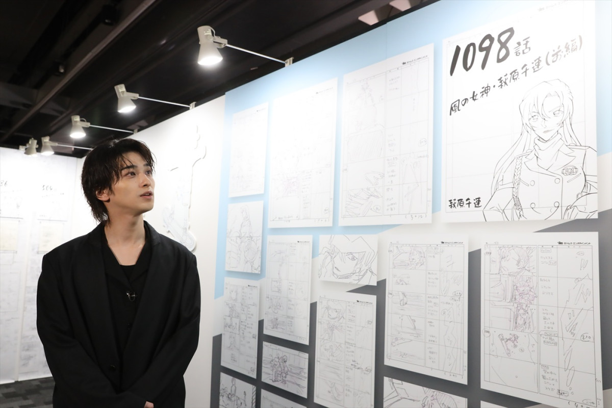 横浜流星＆畑芽育がコナンの歴史に触れる！　TVアニメ「名探偵コナン」展に潜入