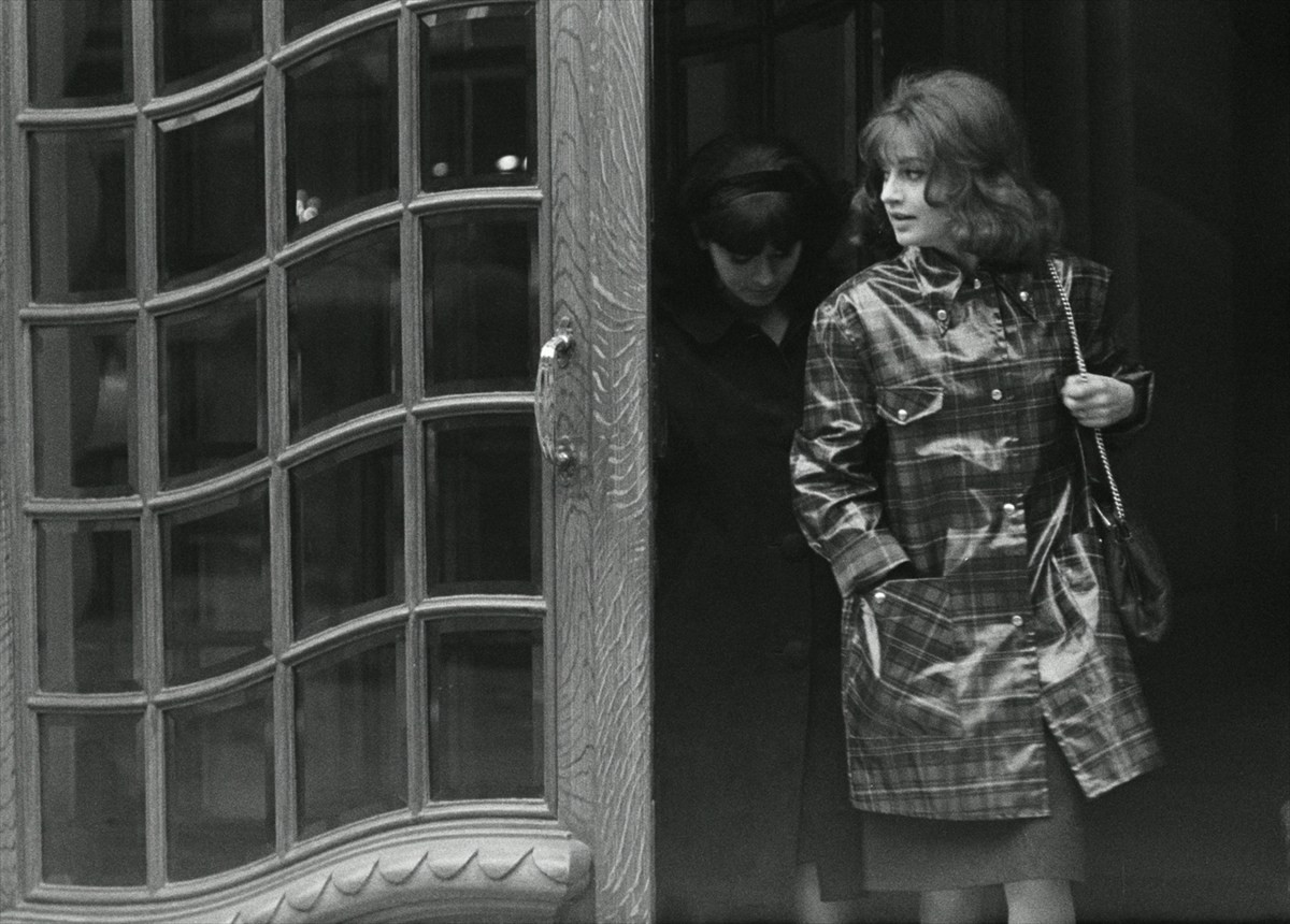 ジャン＝ピエール・レオ、アラン・ドロンらスター俳優がカメオ出演する映画『海辺の恋』よりアザーカット解禁