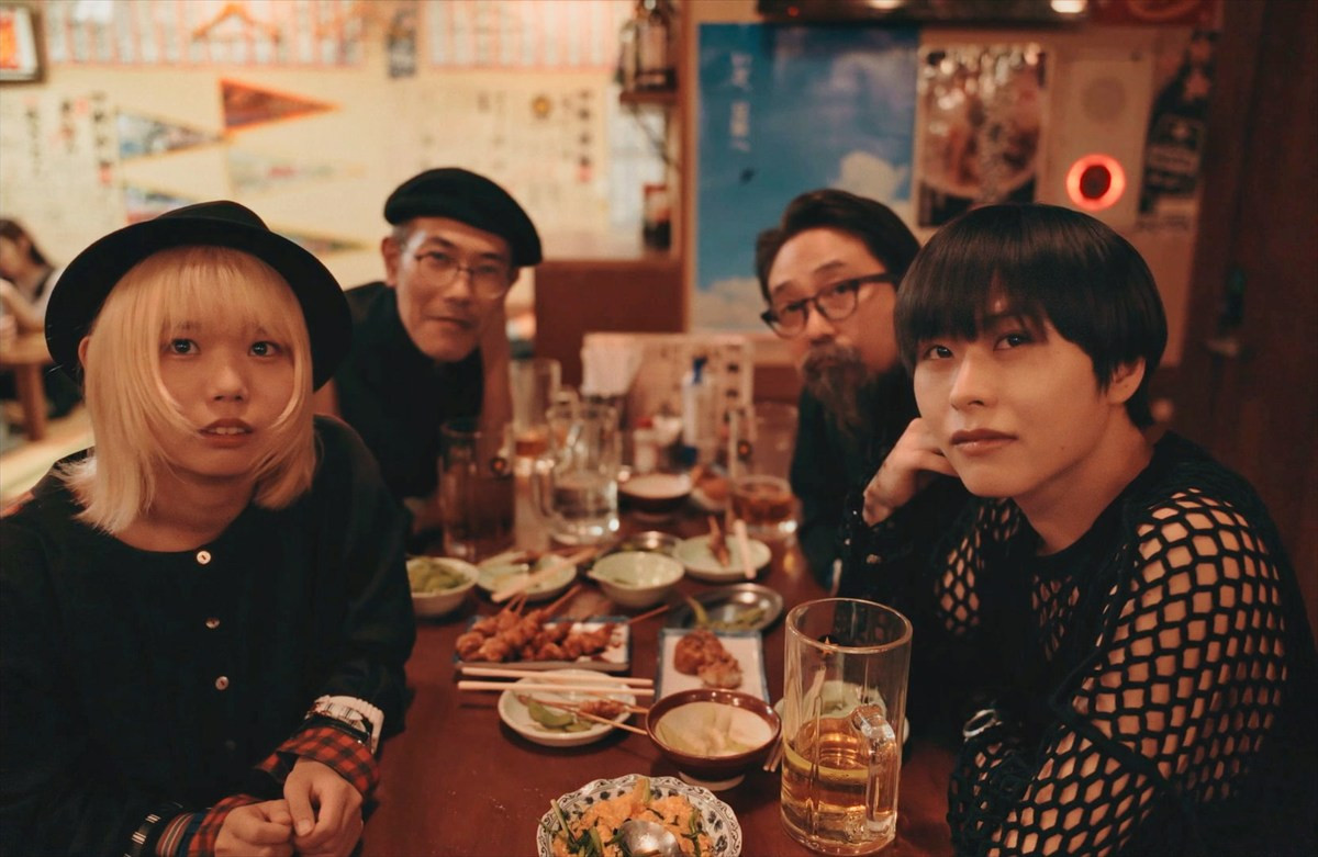 映画『死神バーバー』岡部大、平井亜門ら18名の追加キャストが発表　場面写真も解禁に