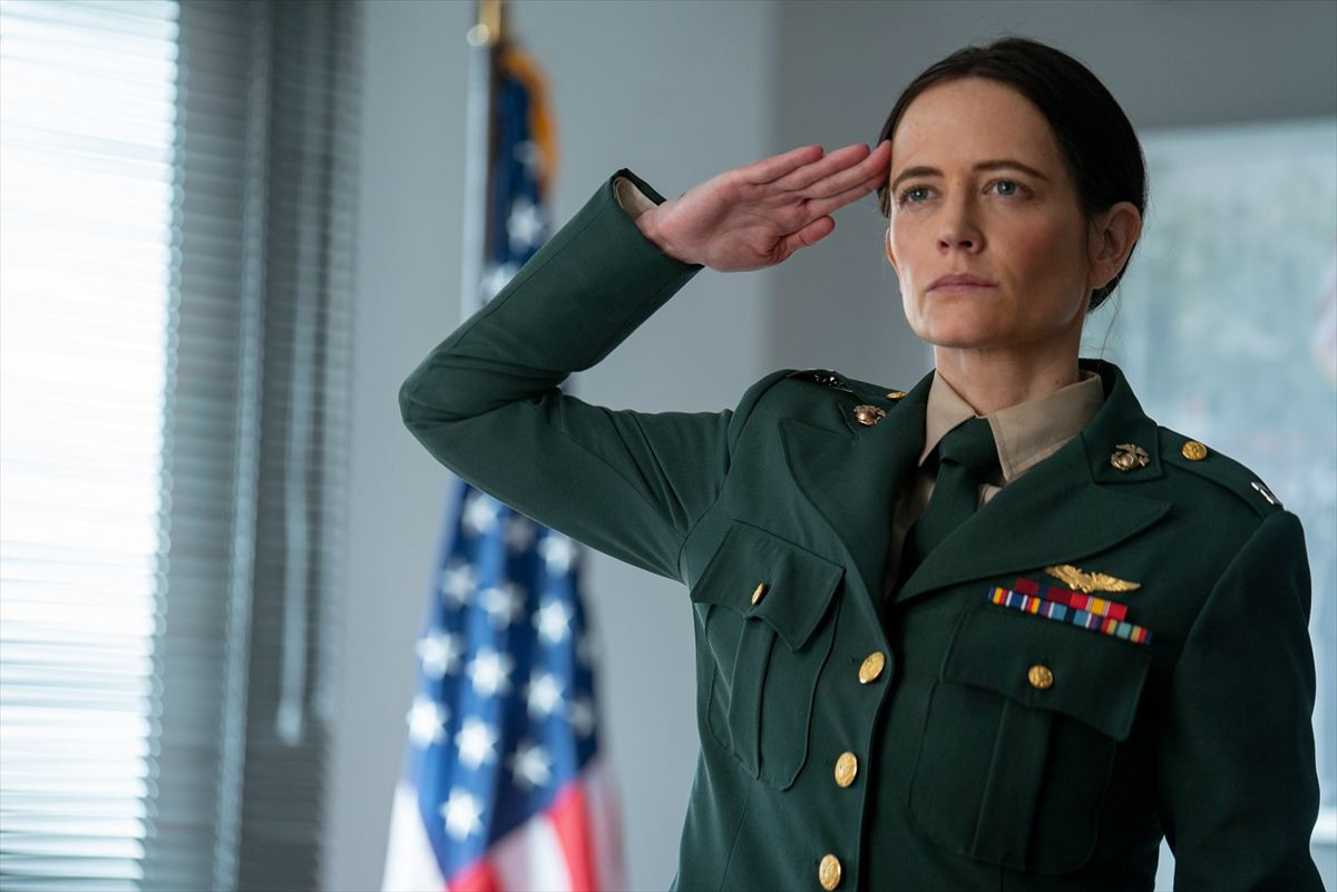 『ダーティ・エンジェルズ』地獄の戦場で見せたエヴァ・グリ―ンの新境地　場面写真解禁