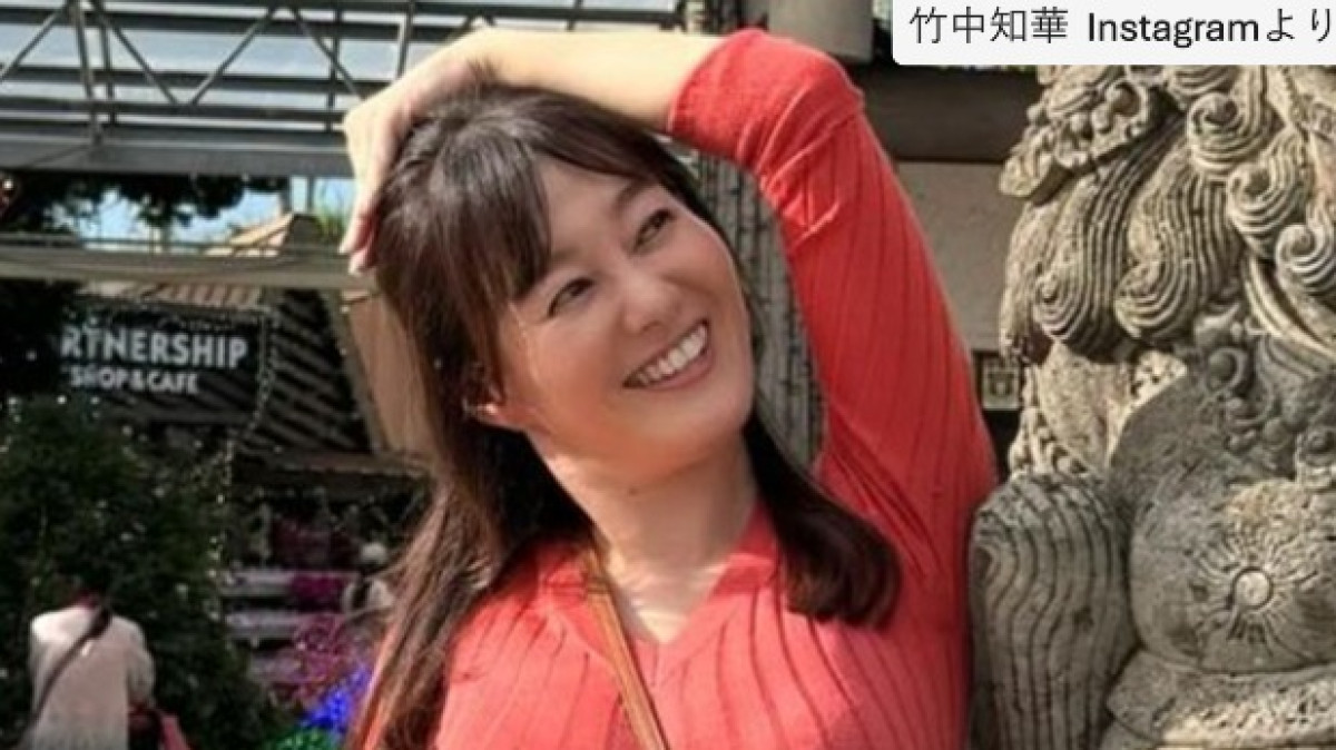 グラビア話題44歳・元NHKの竹中知華アナ、ニット×ショーパン姿で