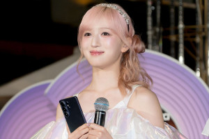 NTTドコモpresents“ナイトグラフィーイルミネーション by Galaxy with ME：I”点灯式に登壇したME：I・SUZU