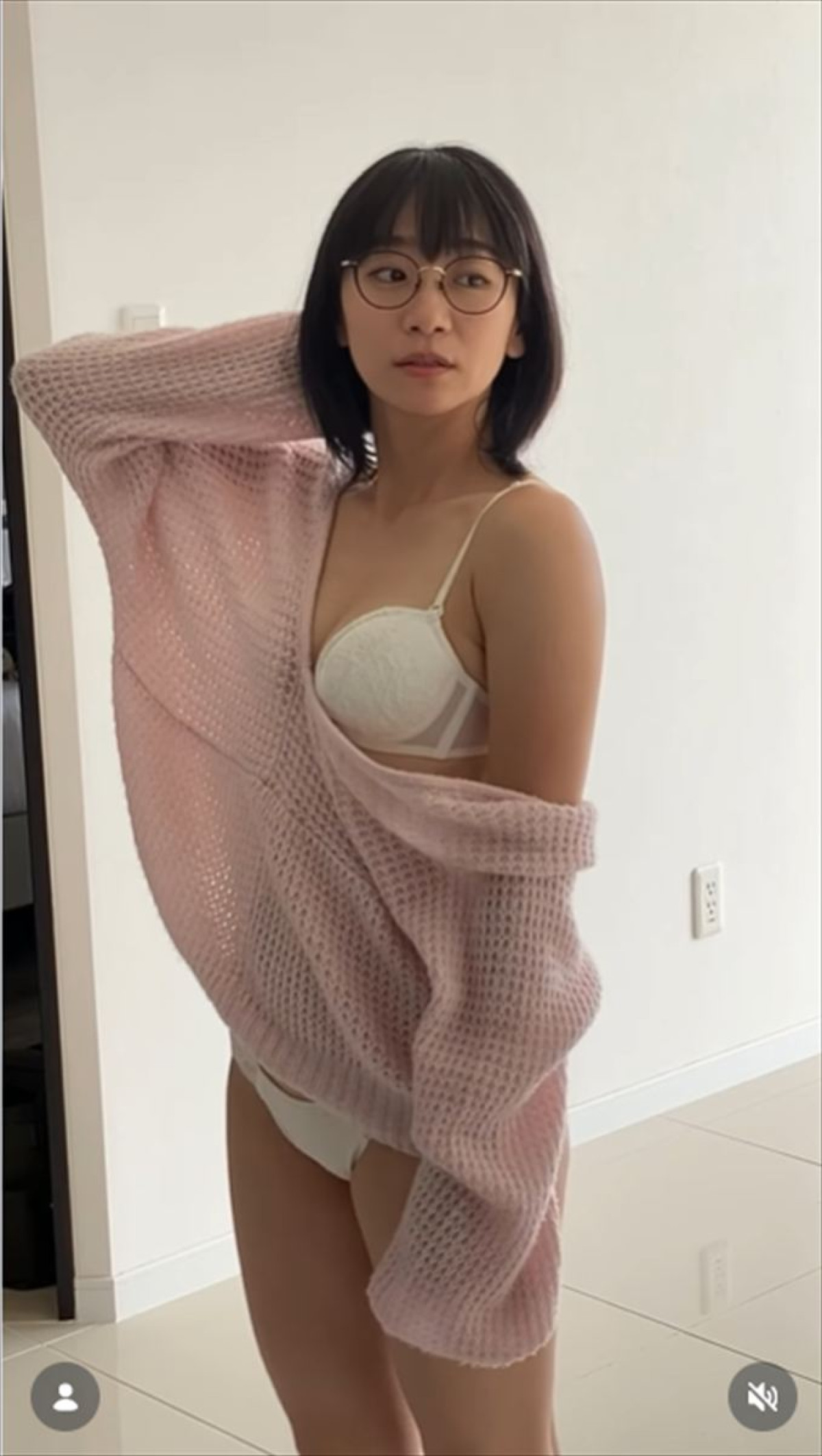 時東ぁみ38歳、ミニ丈のトレーニングウェア姿が「スタイル抜群」　背中もムキムキでネット衝撃