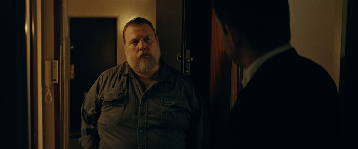 マッツ・ミケルセン最新作『さよなら、僕の英雄』“はみ出し者”が集結したメインビジュアル解禁