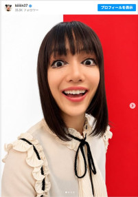 特徴捉えてる！　金原早苗扮するアンディ（アン・ハサウェ）　※「金原早苗」Instagram