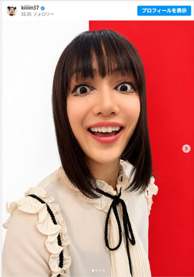 特徴捉えてる！　金原早苗扮するアンディ（アン・ハサウェ）　※「金原早苗」Instagram