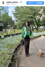 柏木由紀子、爽やか新緑コーデを披露　※「柏木由紀子」Instagram