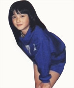 ドラマ『告白－25年目の秘密－』に出演する佐々木希の子ども時代の写真