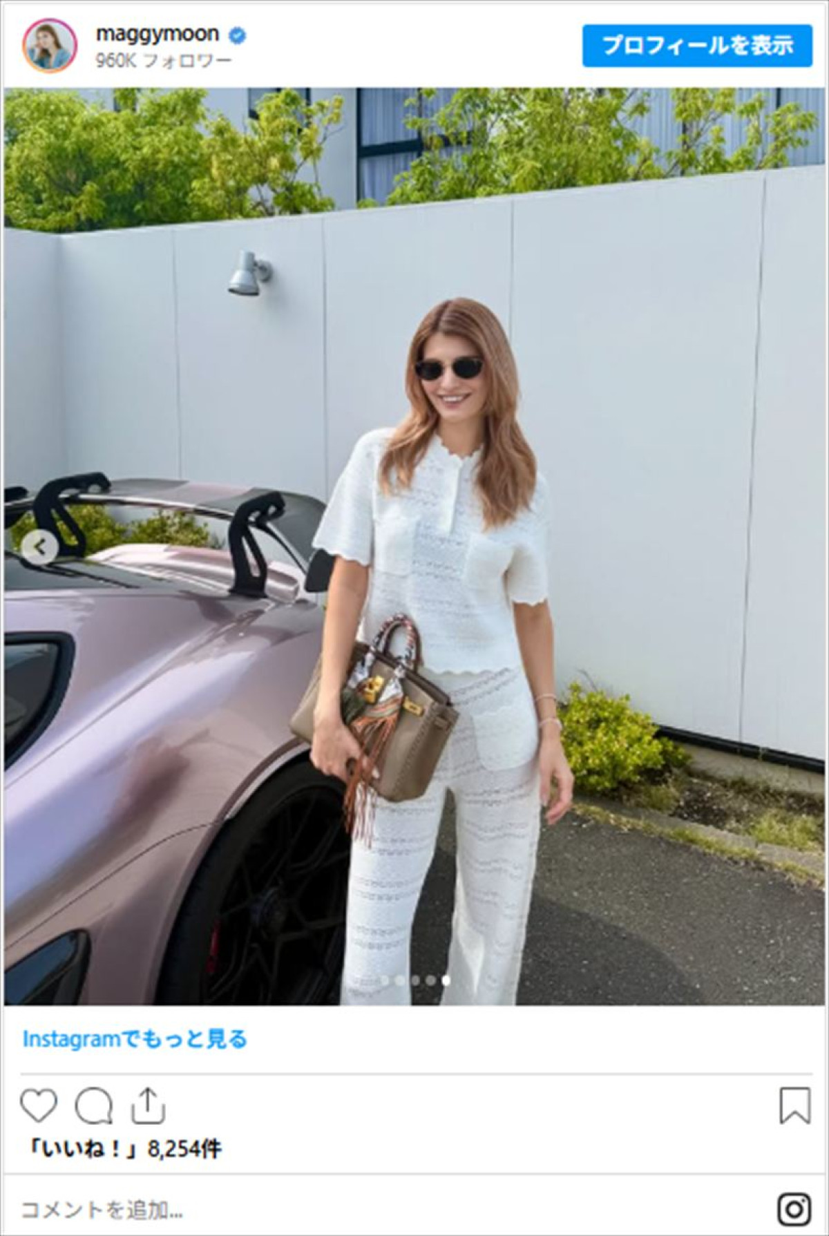 実業家兼モデルの才女、愛車ポルシェから降り立つスタイリッシュな姿に反響