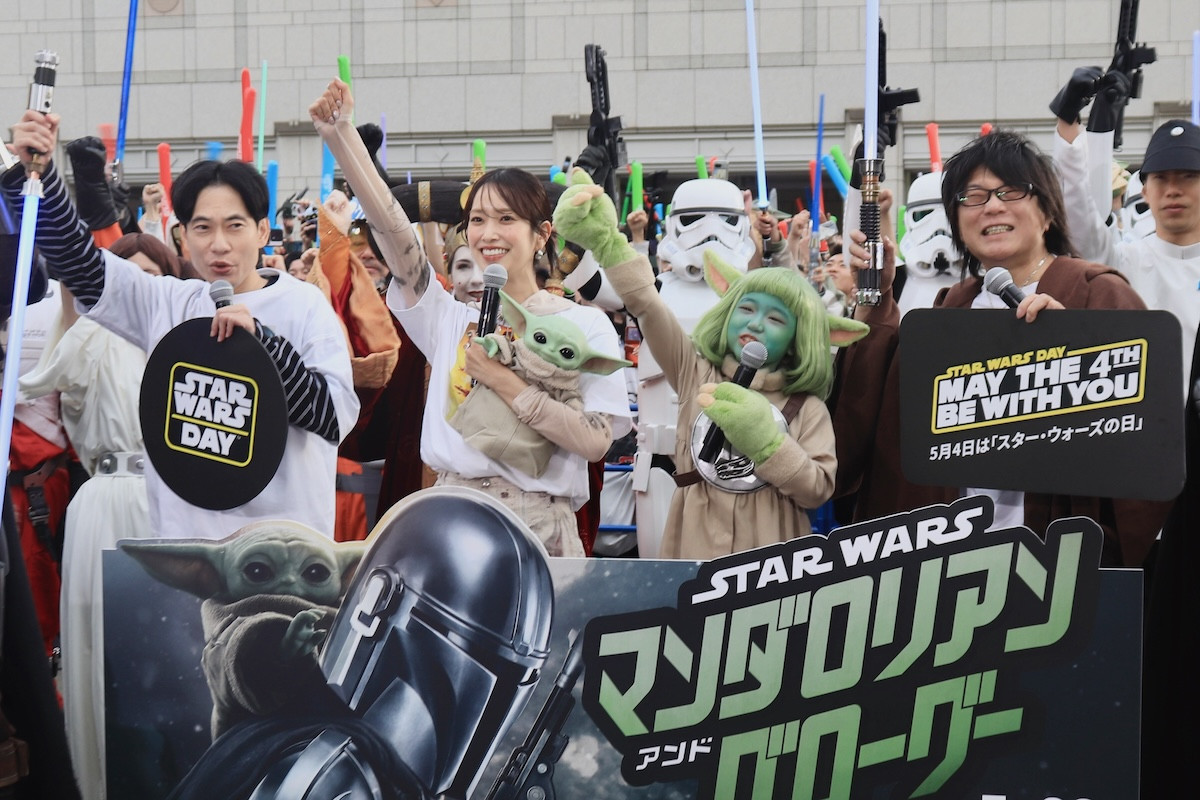永尾柚乃＆森川智之＆佐々木久美＆板倉俊之が横浜にサプライズ登場！ 「スター・ウォーズの日」を祝福