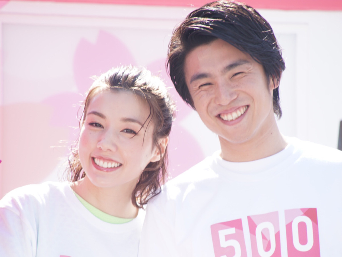 仲里依紗（左）と中尾明慶（右）　（2019年撮影）