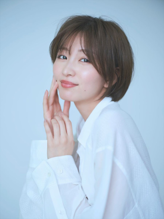 ドラマ『告白－25年目の秘密－』に出演する岡崎紗絵
