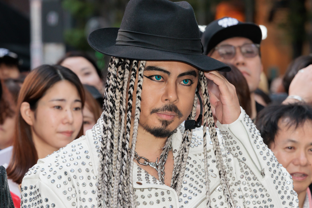 Travis Japan・宮近海斗、歌舞伎町を沸かせる「見てしまったら練習せざるを得ない技」ムーンウォークを披露