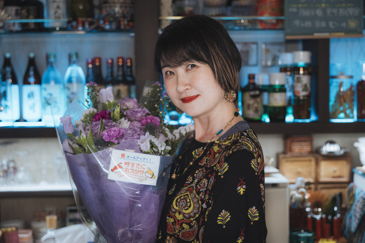 『時すでにおスシ!?』永作博美＆松山ケンイチらが笑顔でクランクアップ「かけがえのない経験になりました」