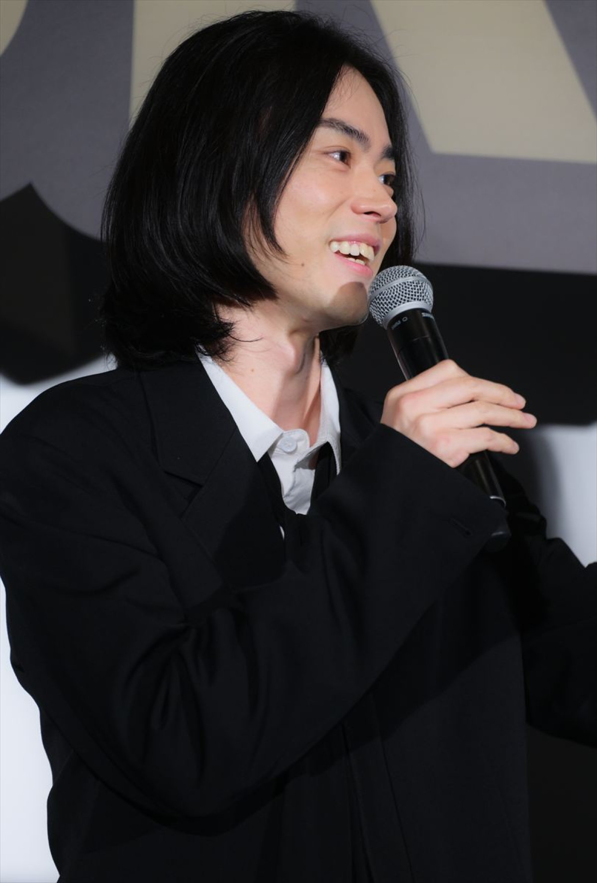 宮舘涼太、大事なところで噛み赤面　本木雅弘が優しくフォロー