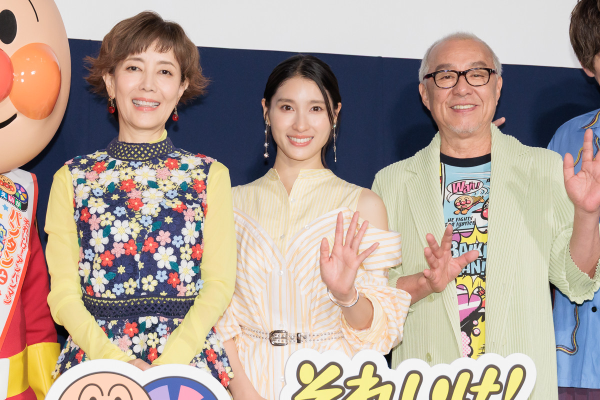 映画『それいけ！アンパンマン　パンタンと約束の星』完成披露上映会に出席した（左から）戸田恵子、土屋太鳳、中尾隆聖