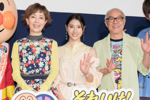 映画『それいけ！アンパンマン　パンタンと約束の星』完成披露上映会に出席した（左から）戸田恵子、土屋太鳳、中尾隆聖