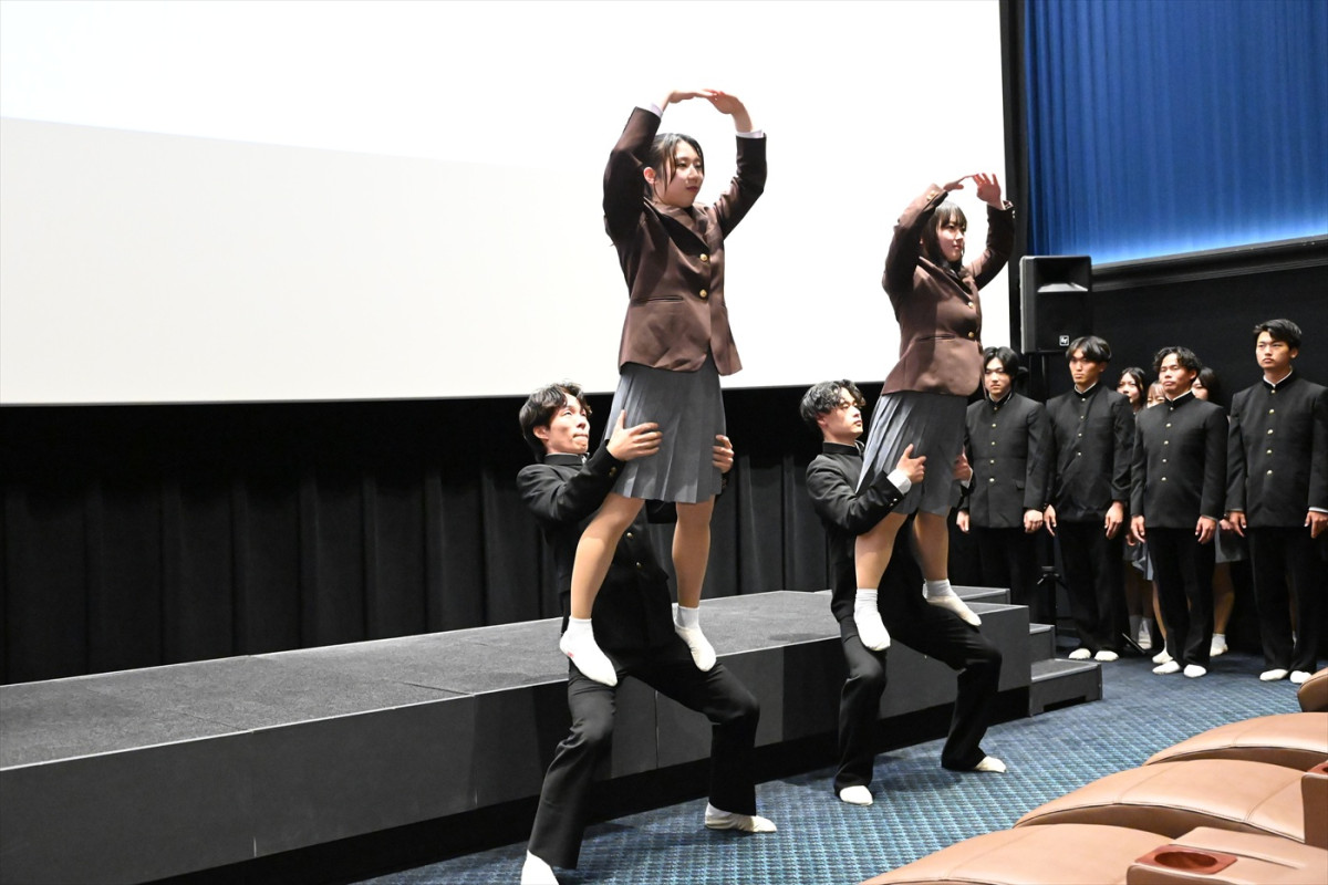 山田杏奈、青木柚、ピエール瀧が集団行動で違和感を覚えた瞬間明かす！　映画『NEW GROUP』舞台あいさつ