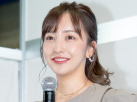 板野友美