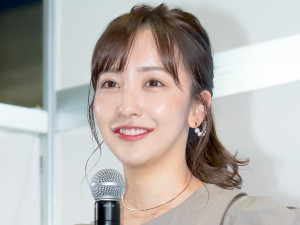 板野友美
