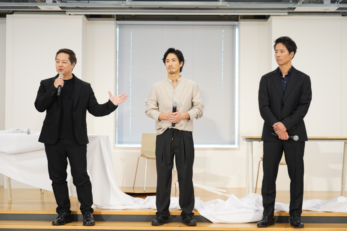 ケイン・コスギ、会見で浅野寛介を投げ飛ばし机が真っ二つ！　この日のために「パーフェクトボディにしました！」