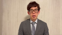 自身のYouTubeチャンネルで謝罪動画に出演する渋川難波