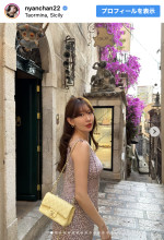 小嶋陽菜、イタリア・シチリア島でのオフショット　※「小嶋陽菜」Instagram