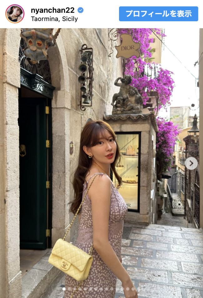 小嶋陽菜、イタリア・シチリア島でのオフショット　※「小嶋陽菜」Instagram