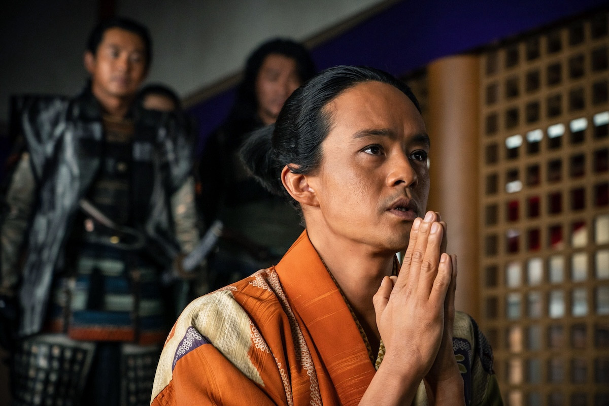 『豊臣兄弟！』“信長”小栗旬、“村重”トータス松本に“刀饅頭”　ネット恐怖「ホラーすぎる」「饅頭ハラスメント」