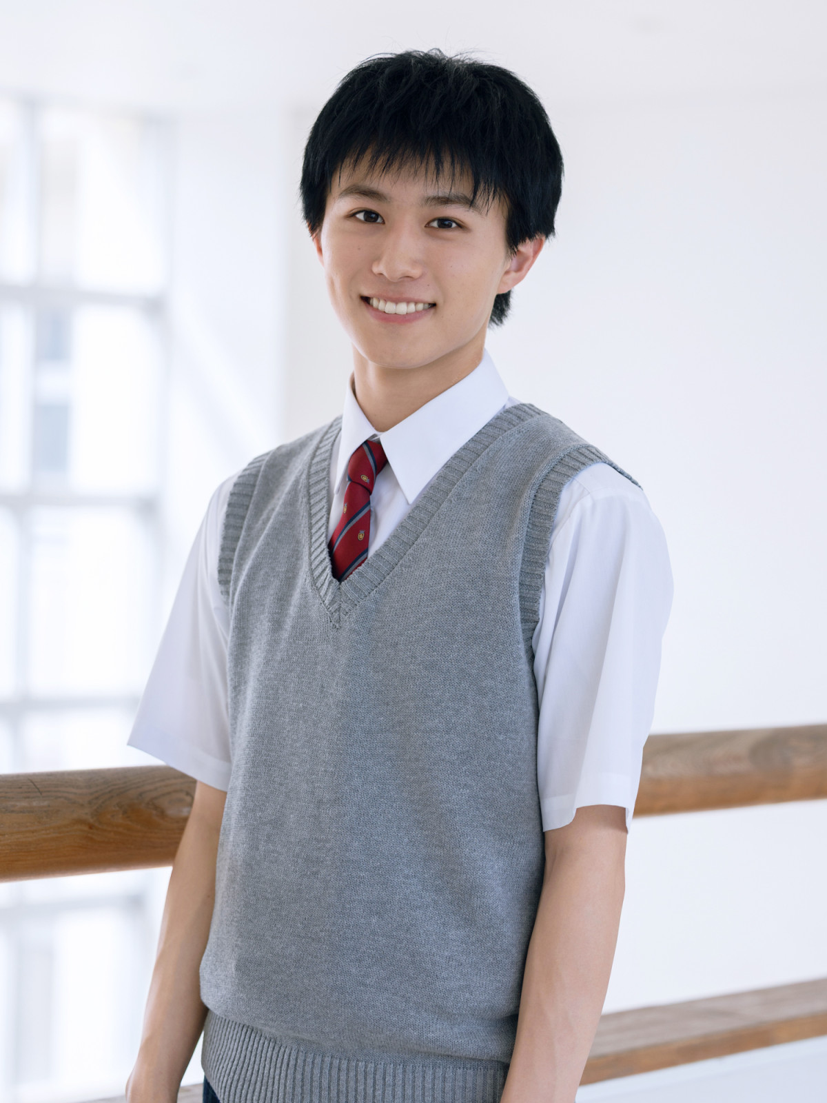 小泉光咲×四坂亮翔『陽キャ集団にいる芹沢は、俺の前だと様子がおかしい』キービジュアル公開