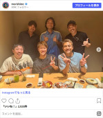 どういう状況!?　人気芸人とサッカーレジェンドらの飲み会　※「盛山晋太郎（見取り図）」Instagram