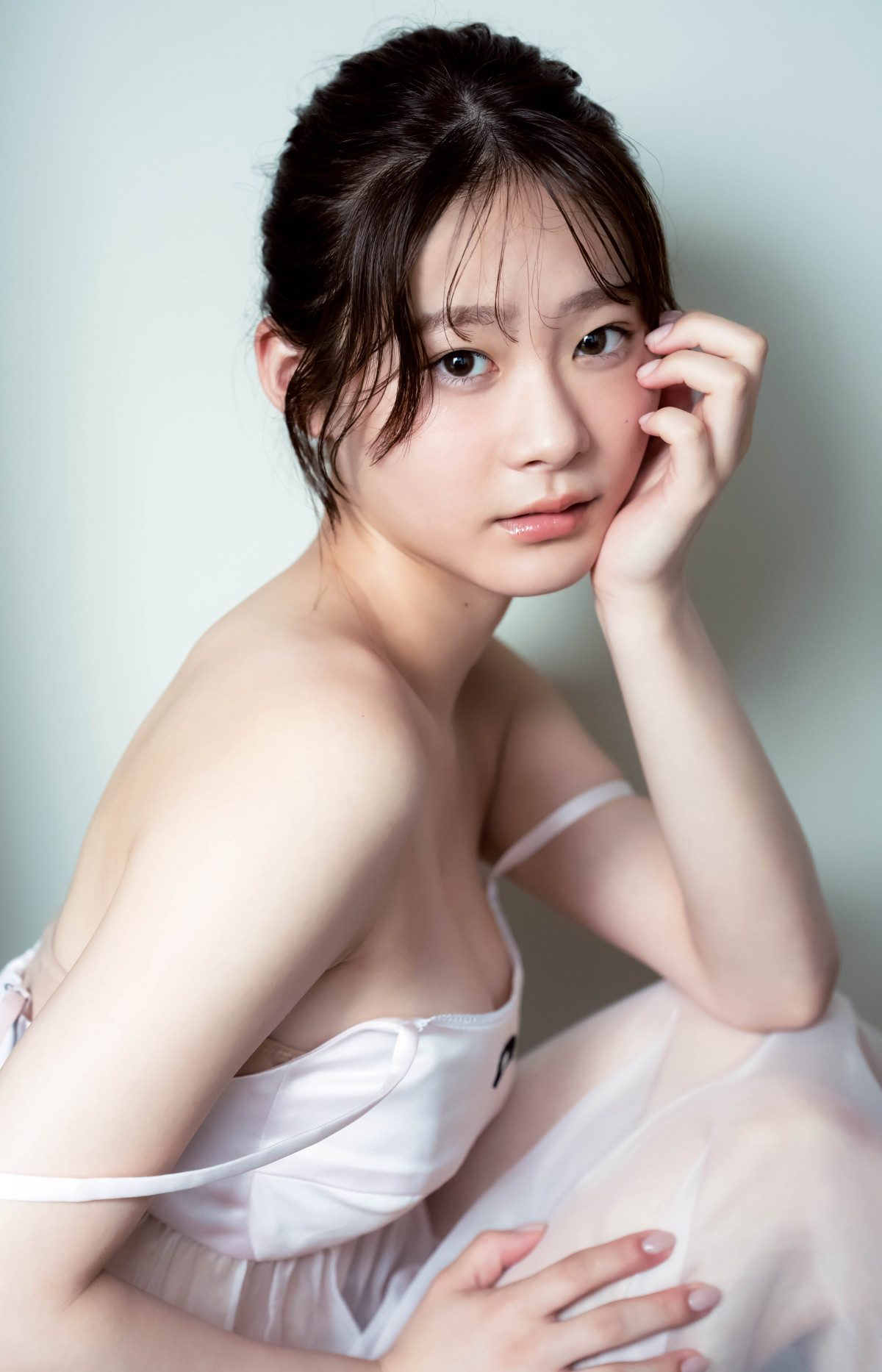 人気グラドル美女22歳、豊かなスタイル＆大人の魅力輝く最新グラビア