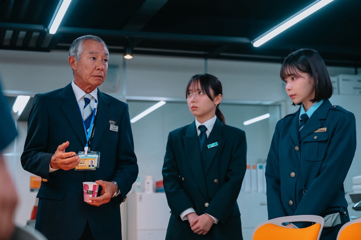 『大空港～GATE24～』初回 趣里、謎のクセ強税関職員役に反響「右京さんのDNA」「変人役ハマる」