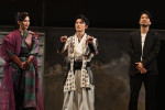 舞台『HiGH＆LOW THE 戦国 外伝』開幕前会見に登壇した（左から）彩風咲奈、蒼木陣、平沼紀久