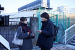 映画『白鳥とコウモリ』（左から）今田美桜、松村北斗メイキング写真