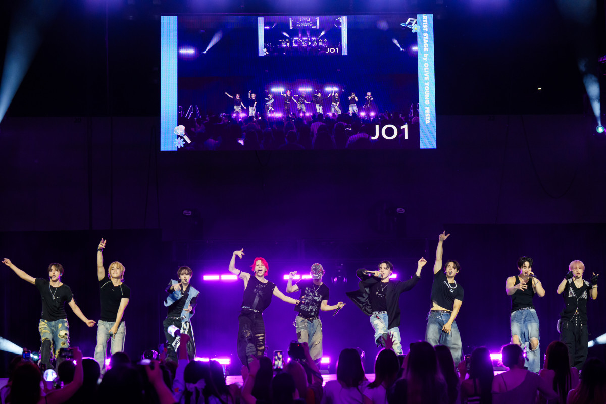 JO1、『KCON LA 2026』に出演　全米デビューを前に鮮烈パフォーマンスで会場沸かす