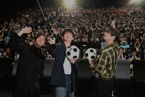 映画『ブルーロック』IMAX上映記念舞台あいさつに登壇した（左から）櫻井海音、高橋文哉、高橋恭平