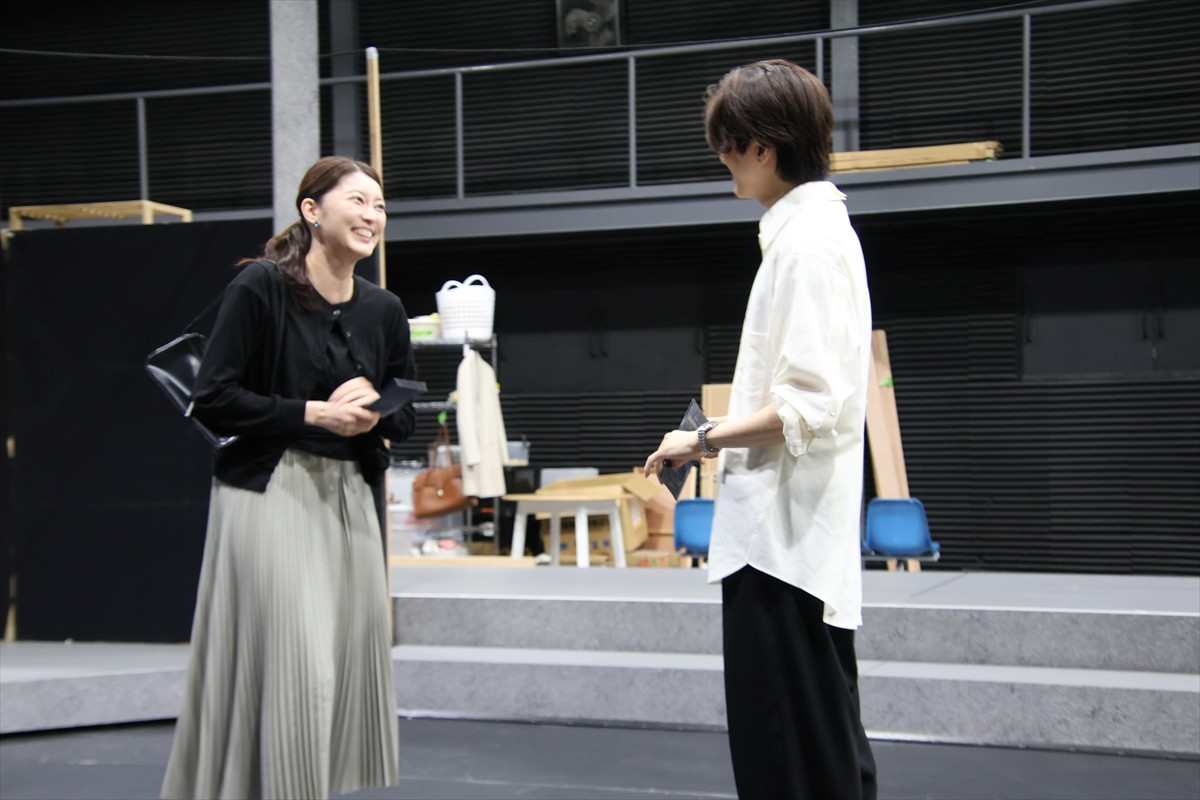 朝夏まなと×七海ひろき×夢咲ねね「一緒にいるシーンがすごく心地良い」 音楽劇『39歳』稽古場取材会レポート