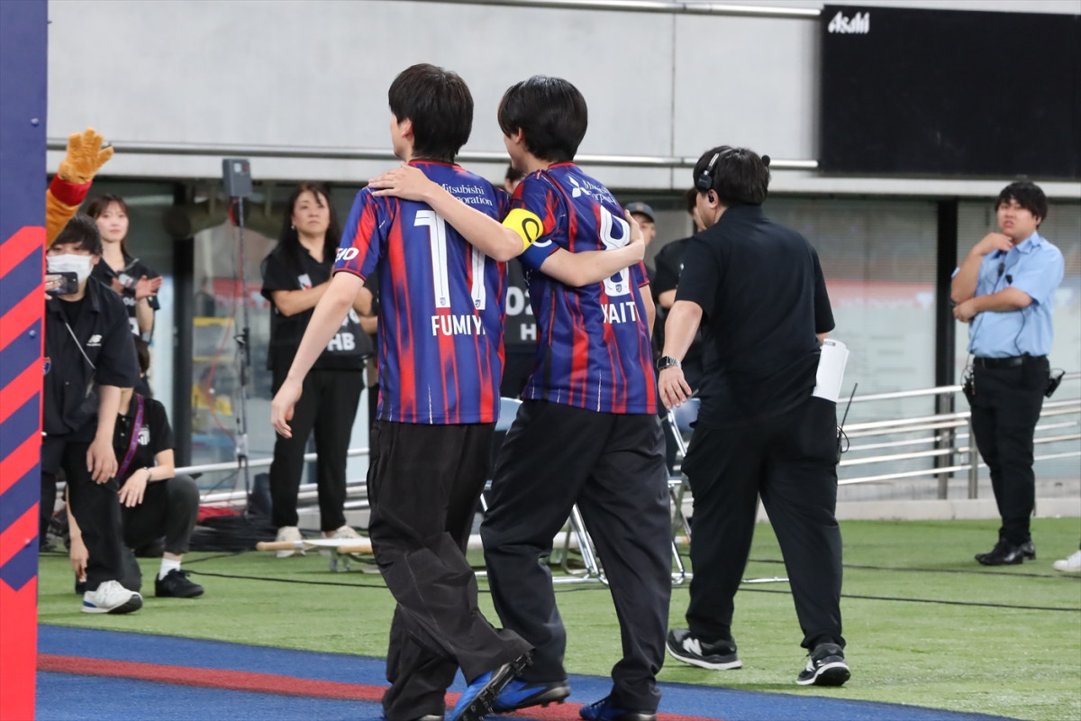 実写『ブルーロック』高橋文哉＆櫻井海音、J1リーグ開幕戦キックインセレモニーに登場＆喜びの声到着
