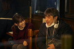 映画『白鳥とコウモリ』（左から）今田美桜、岸善幸監督メイキング写真