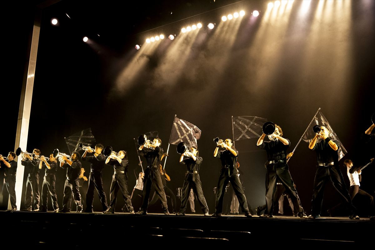 佐野晶哉も大興奮「すごい高揚感！」“音爆のサーカス” 『blast ブラスト！』東京公演が開幕！