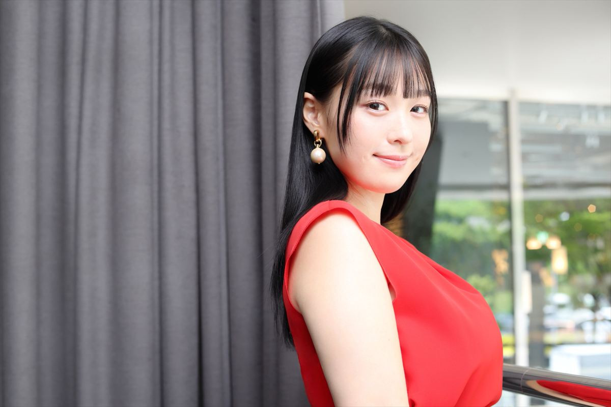 “グラビア界のニュースター”高野真央22歳、抜群プロポーションに大反響！　目標だった1st写真では「出し惜しみなし」