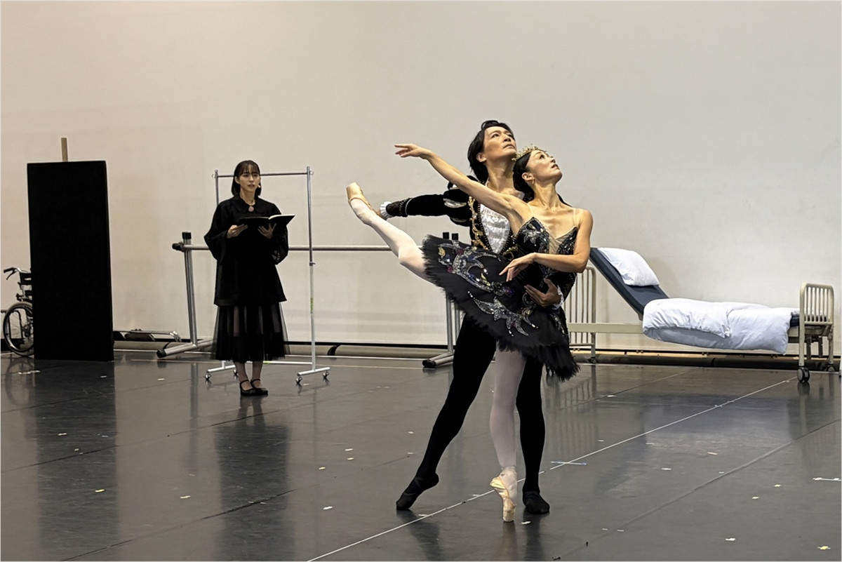 井桁弘恵、バレエダンサーと心寄り添わせ熱演！ 『SWAN -Ballet cross Reading-』稽古場リポート