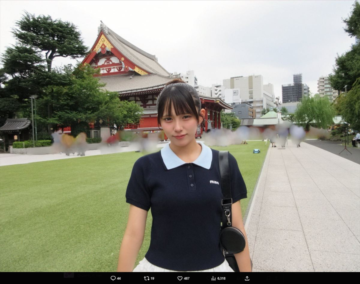 “中3写真”にネット騒然の19歳アイドル、タイトなトップスで魅了「可愛すぎる」　グラビアも話題