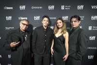 映画『バッド・ルーテナント：トウキョウ』トロント国際映画祭ワールドプレミアに登壇した（左から）三池崇史監督、小栗旬、リリー・ジェームズ、間宮祥太朗