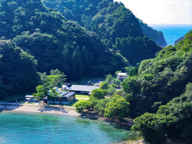 兵庫に“三田浜の自然に抱かれる複合宿泊施設”オープン！　オーシャンビューの露天風呂付きヴィラなど展開